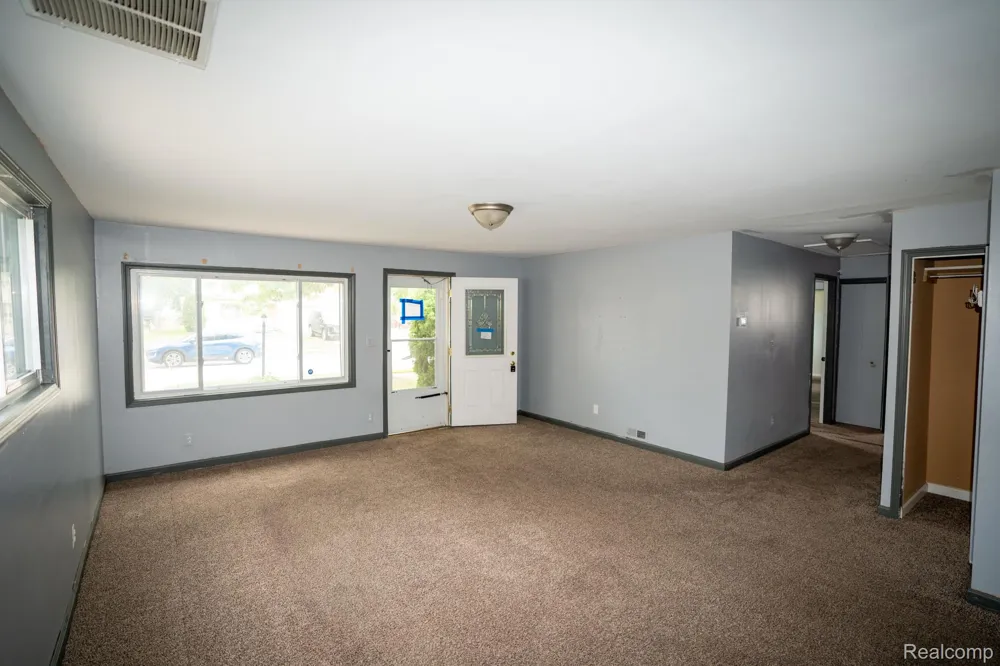 25143 Fern Street Roseville City, MI 48066