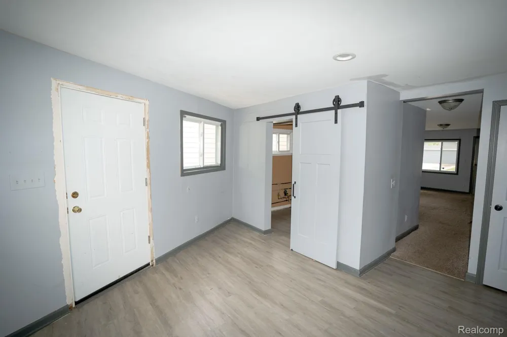25143 Fern Street Roseville City, MI 48066