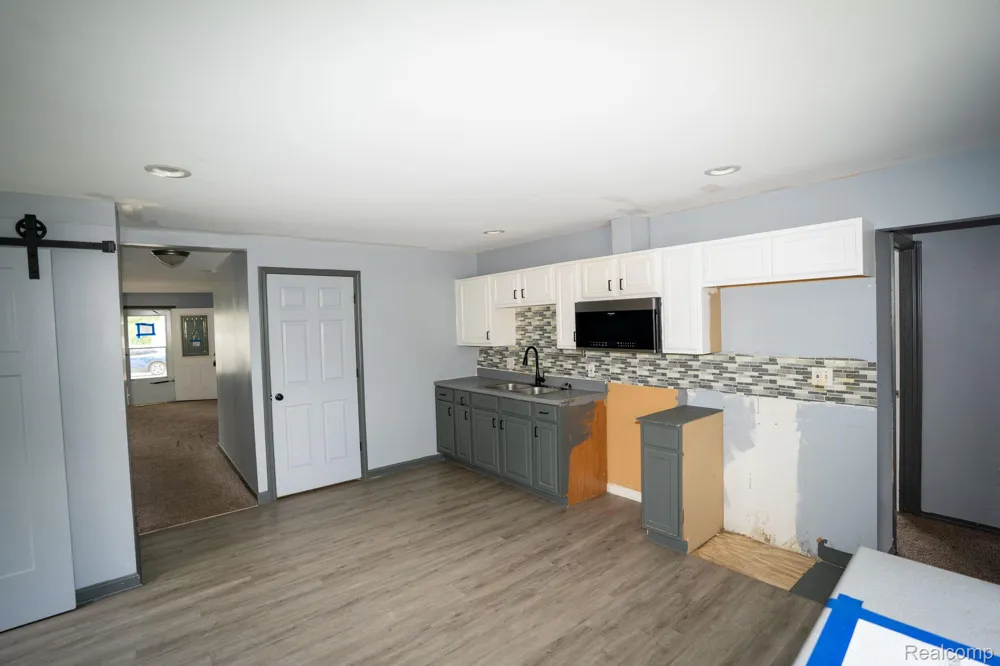 25143 Fern Street Roseville City, MI 48066