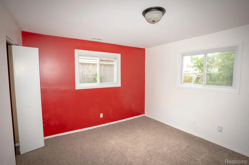 25143 Fern Street Roseville City, MI 48066