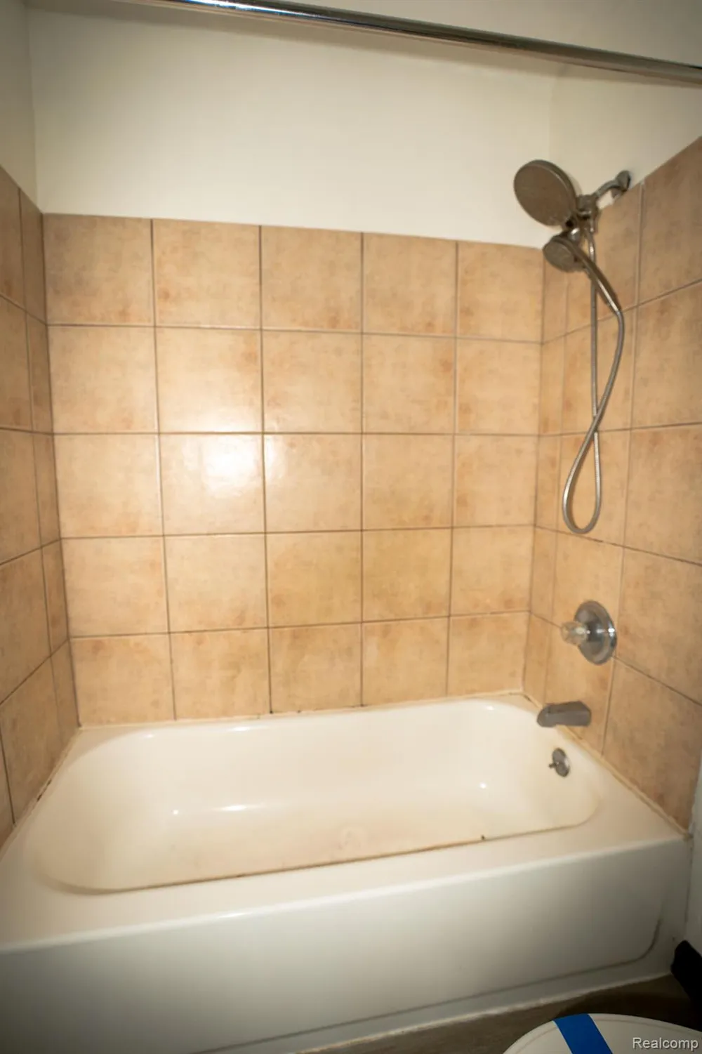 25143 Fern Street Roseville City, MI 48066