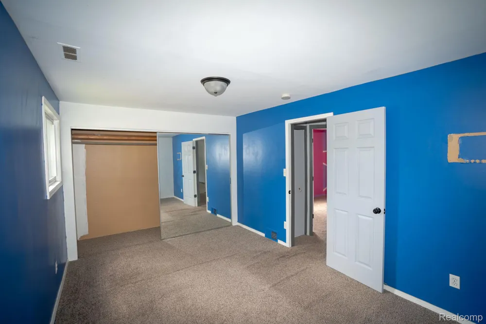 25143 Fern Street Roseville City, MI 48066