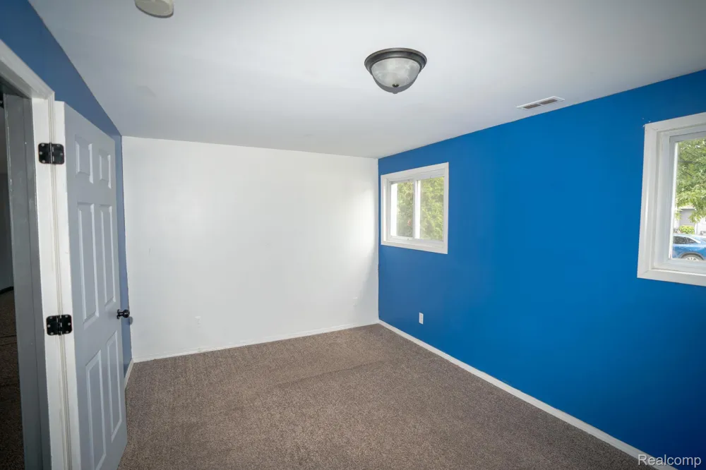 25143 Fern Street Roseville City, MI 48066