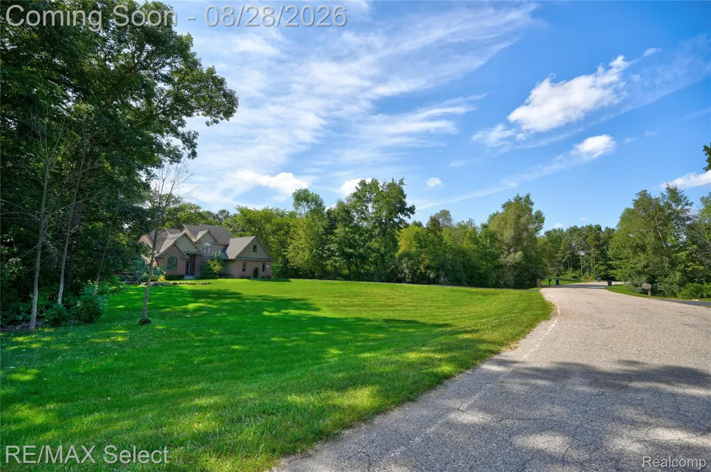 105 Lake Pines Drive Hartland Township, MI 48114