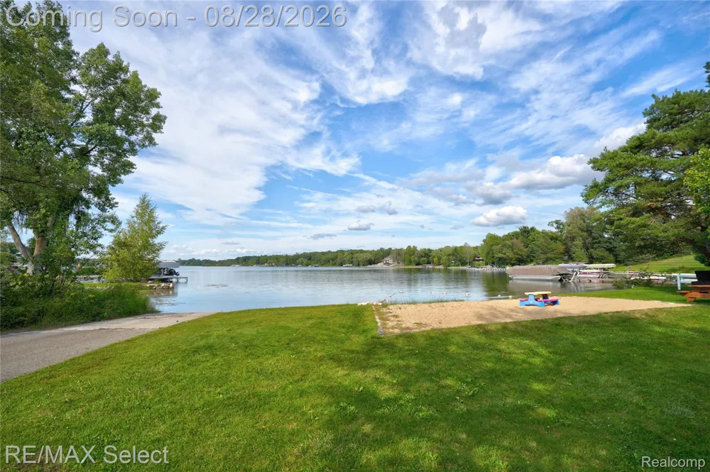 105 Lake Pines Drive Hartland Township, MI 48114
