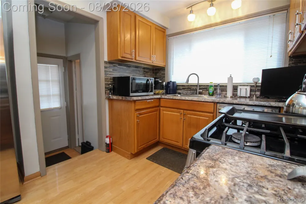8610 Winston Lane Dearborn Heights City, MI 48127