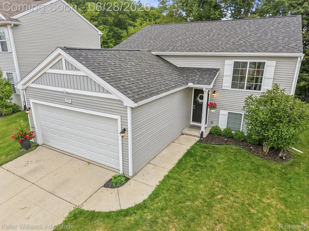2757 Sycamore River Drive Handy Township, MI 48836