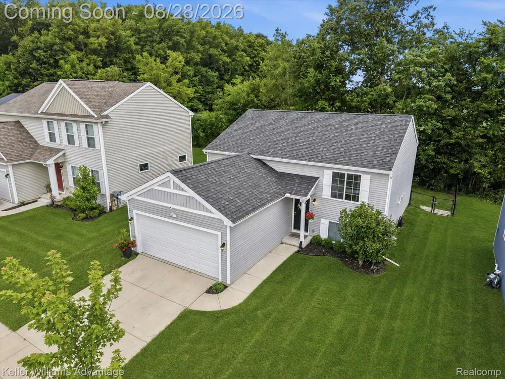 2757 Sycamore River Drive Handy Township, MI 48836