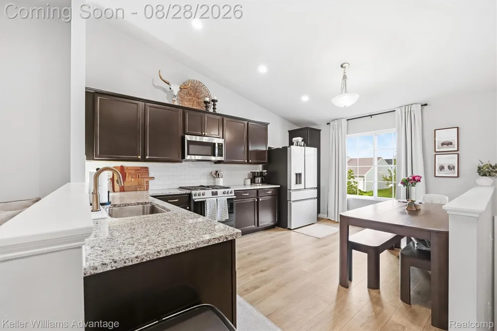 2757 Sycamore River Drive Handy Township, MI 48836