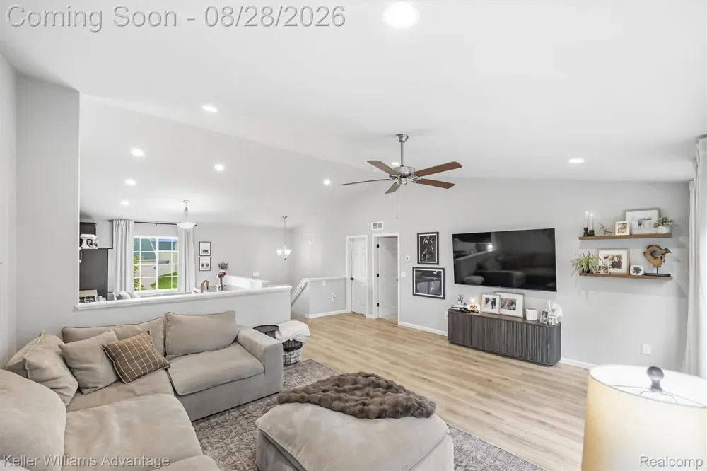2757 Sycamore River Drive Handy Township, MI 48836