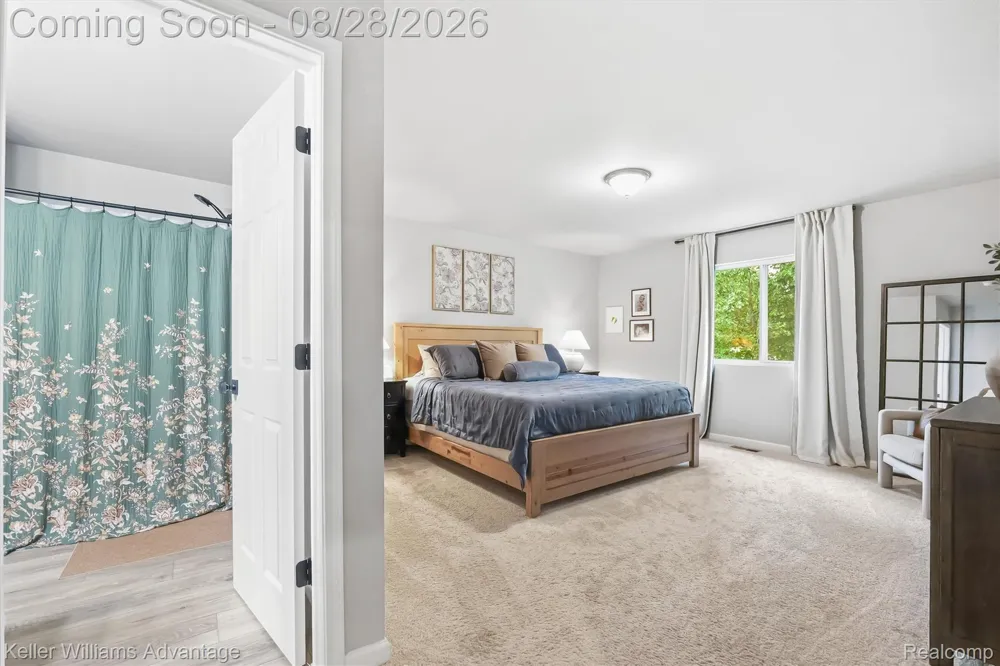 2757 Sycamore River Drive Handy Township, MI 48836