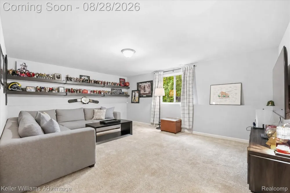 2757 Sycamore River Drive Handy Township, MI 48836