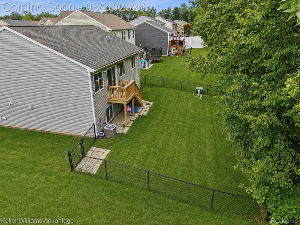 2757 Sycamore River Drive Handy Township, MI 48836