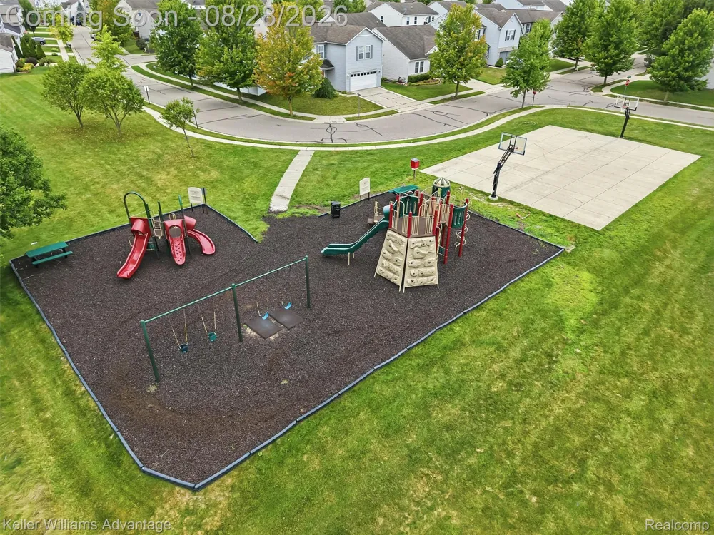 2757 Sycamore River Drive Handy Township, MI 48836