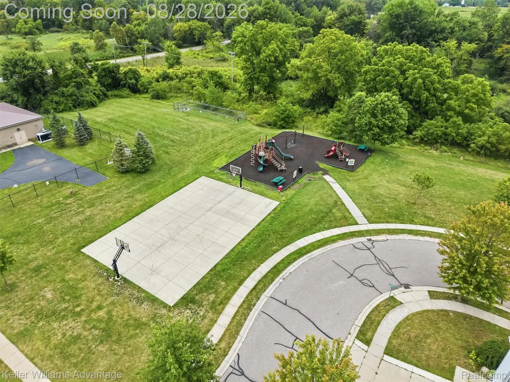 2757 Sycamore River Drive Handy Township, MI 48836