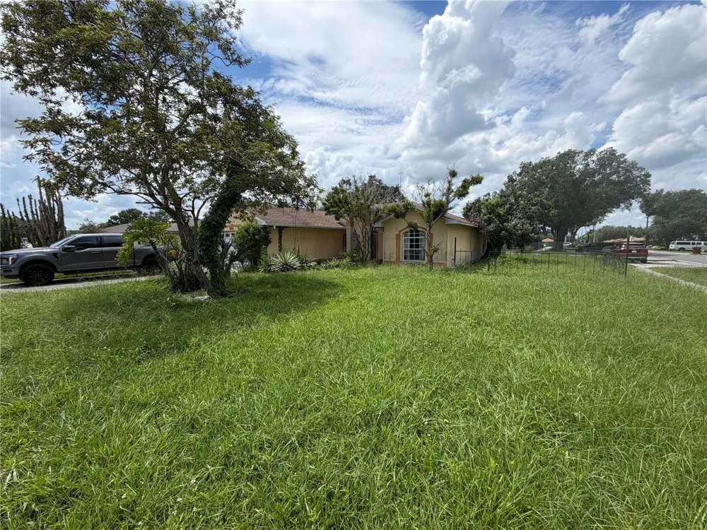 601 WIGGINS COURT Plant City, FL 33563