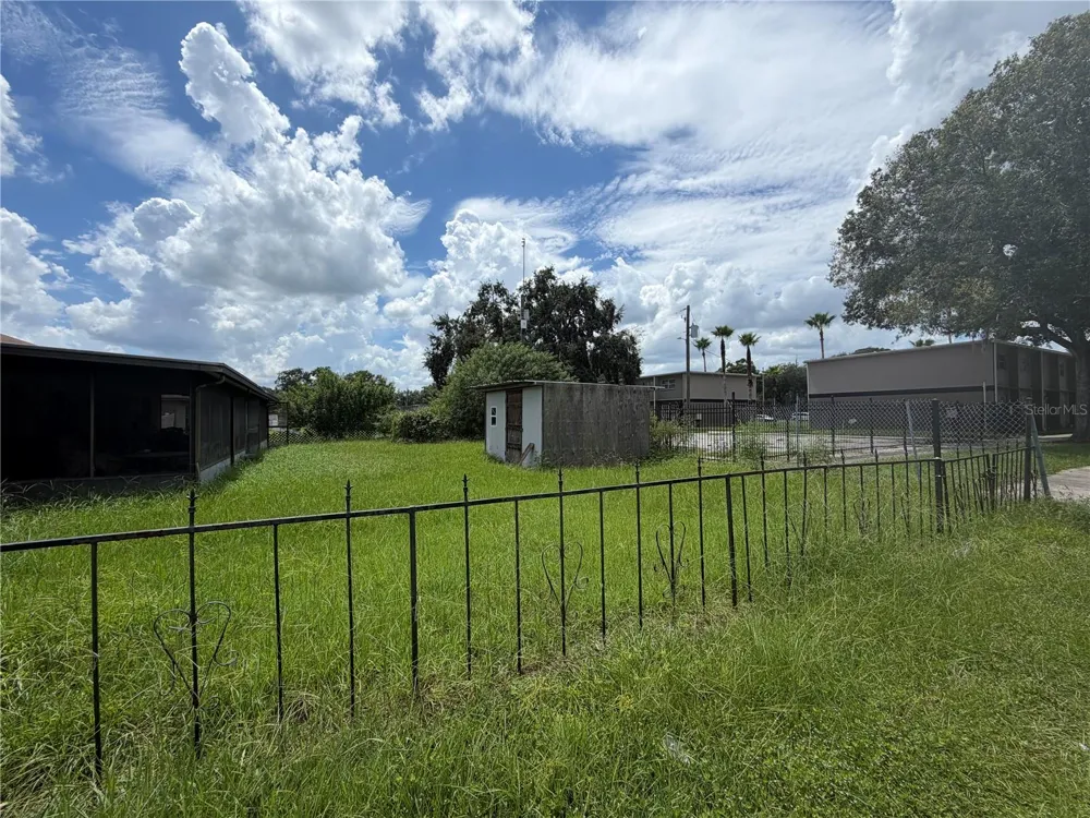 601 WIGGINS COURT Plant City, FL 33563