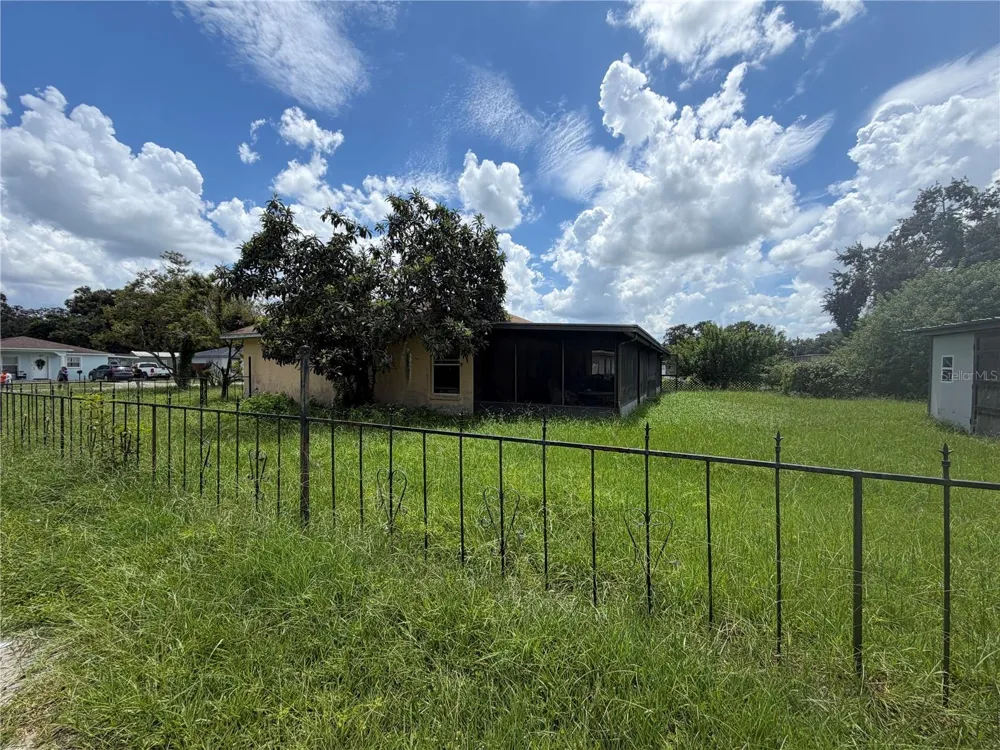 601 WIGGINS COURT Plant City, FL 33563