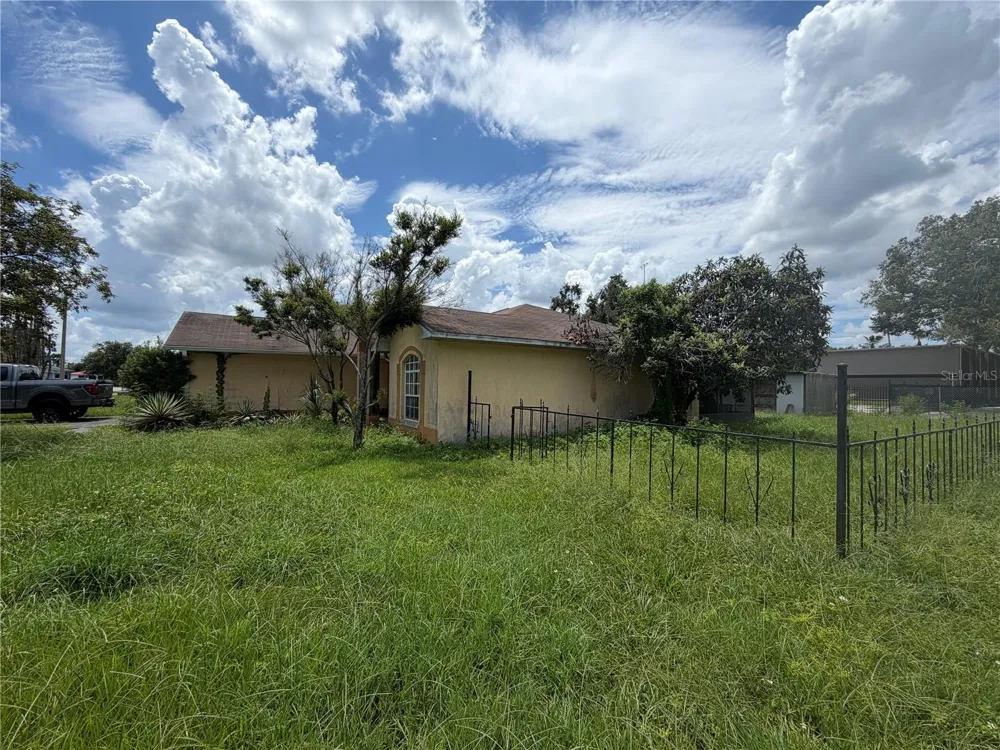601 WIGGINS COURT Plant City, FL 33563