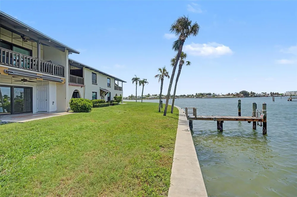 519 PLAZA SEVILLE COURT #39 Treasure Island, FL 33706