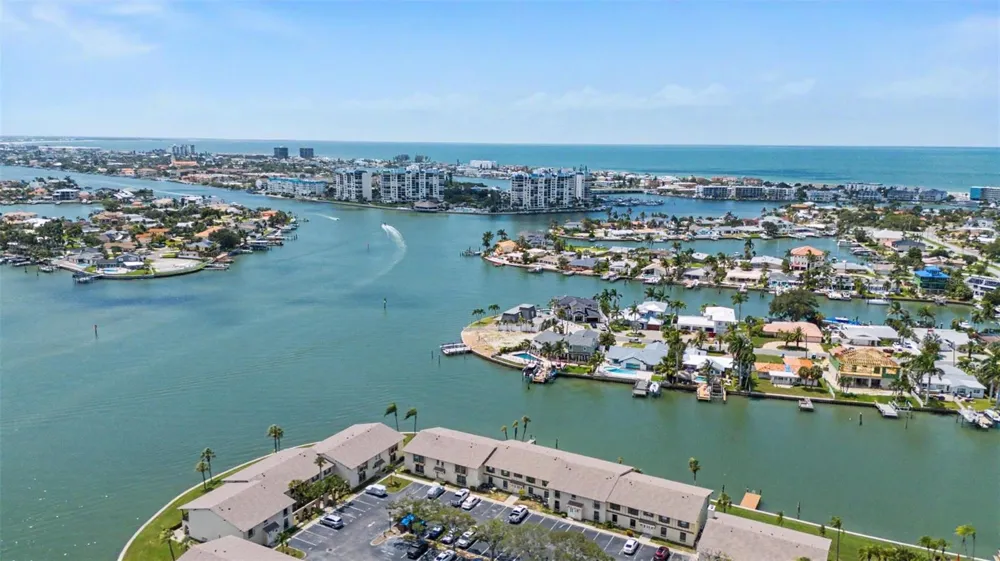 519 PLAZA SEVILLE COURT #39 Treasure Island, FL 33706