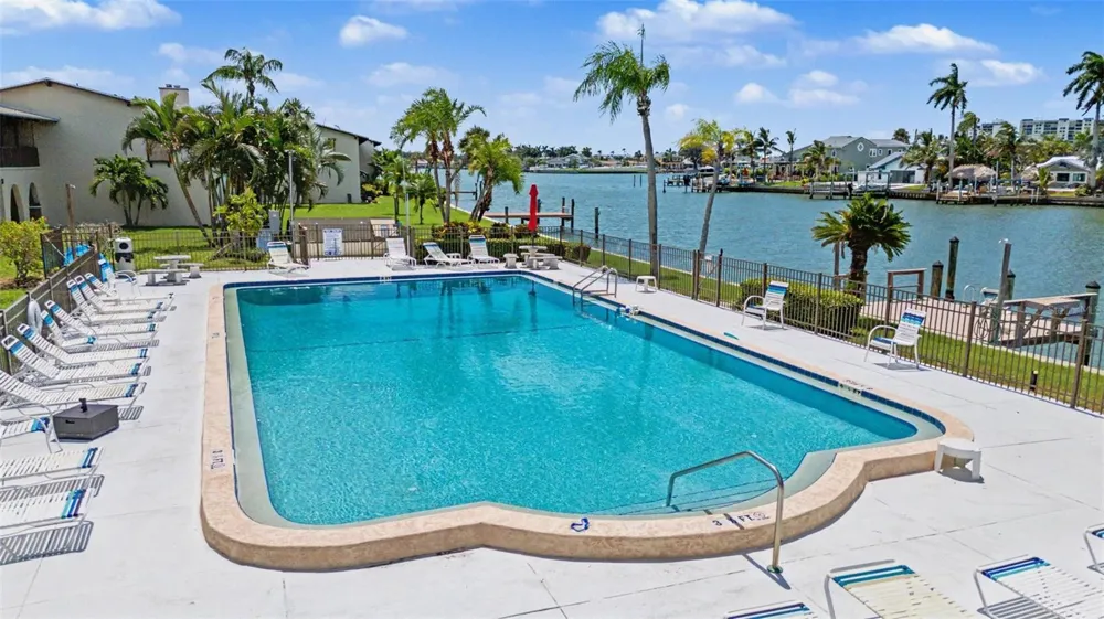 519 PLAZA SEVILLE COURT #39 Treasure Island, FL 33706