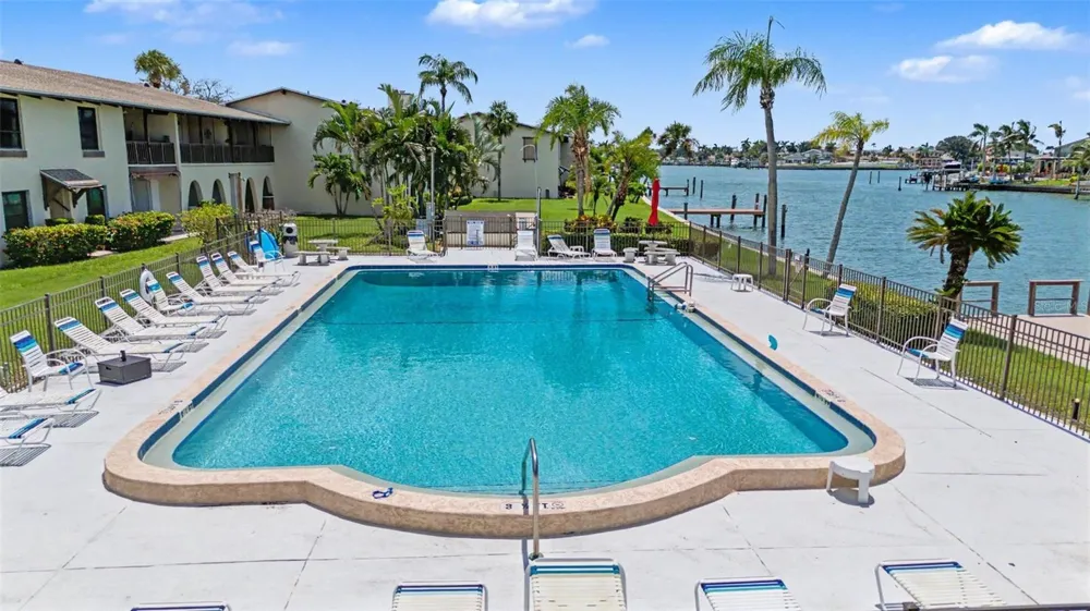 519 PLAZA SEVILLE COURT #39 Treasure Island, FL 33706