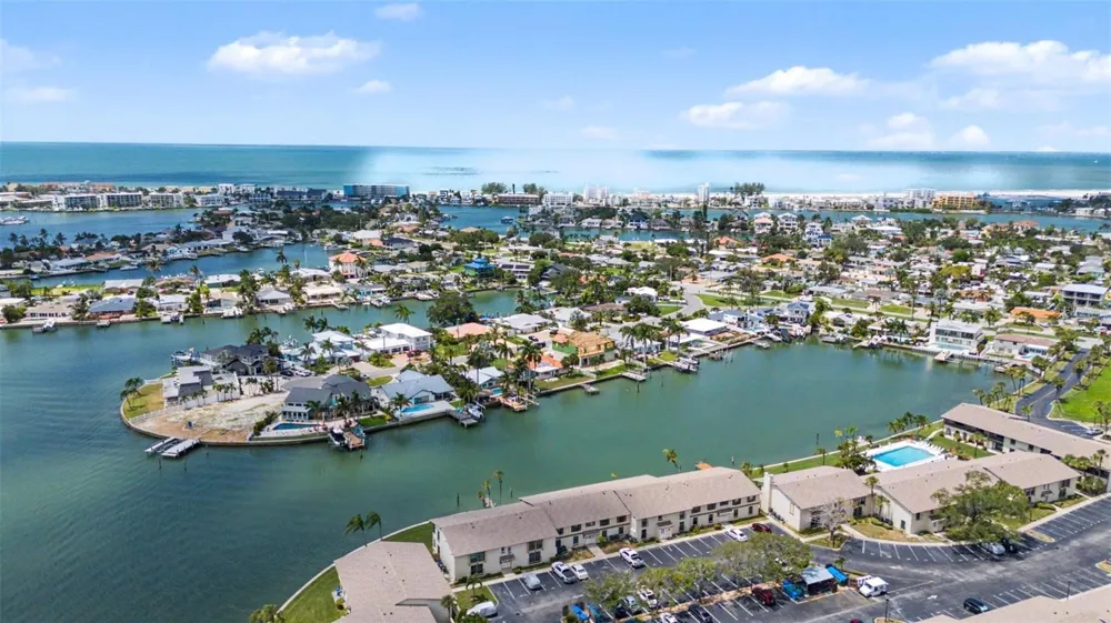 519 PLAZA SEVILLE COURT #39 Treasure Island, FL 33706