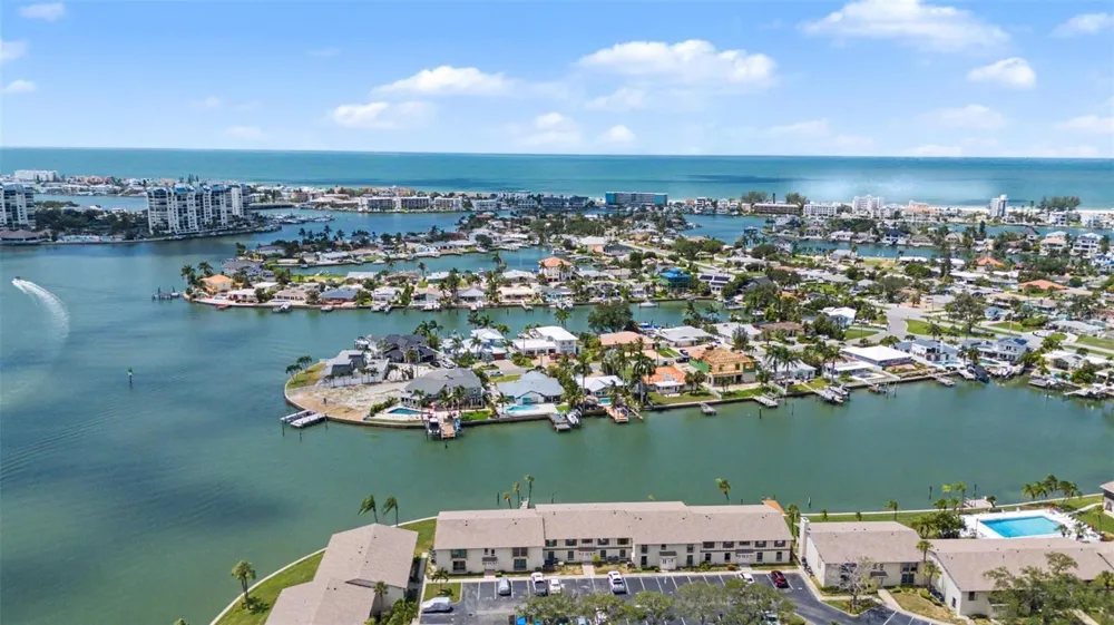 519 PLAZA SEVILLE COURT #39 Treasure Island, FL 33706
