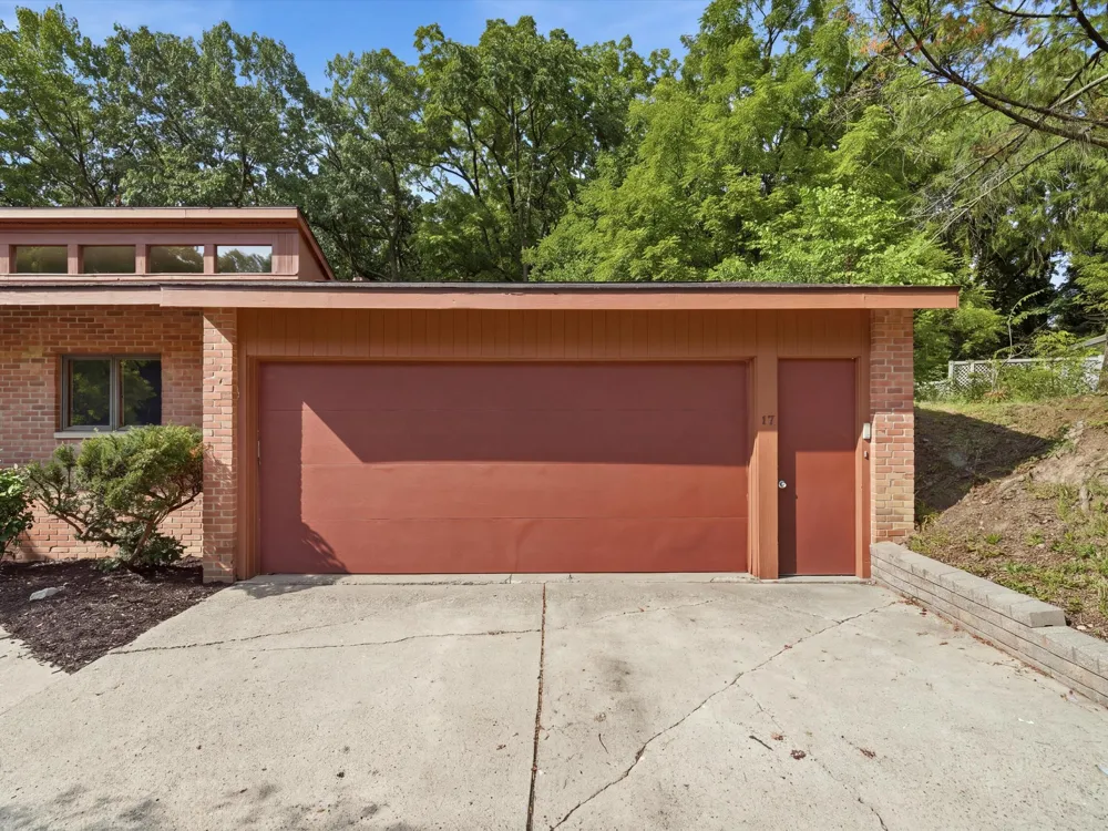 17 Regent Drive Ann Arbor, MI 48104