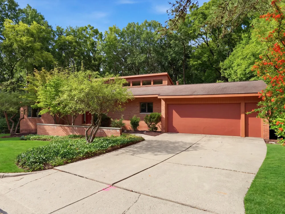 17 Regent Drive Ann Arbor, MI 48104