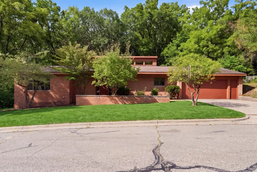 17 Regent Drive Ann Arbor, MI 48104