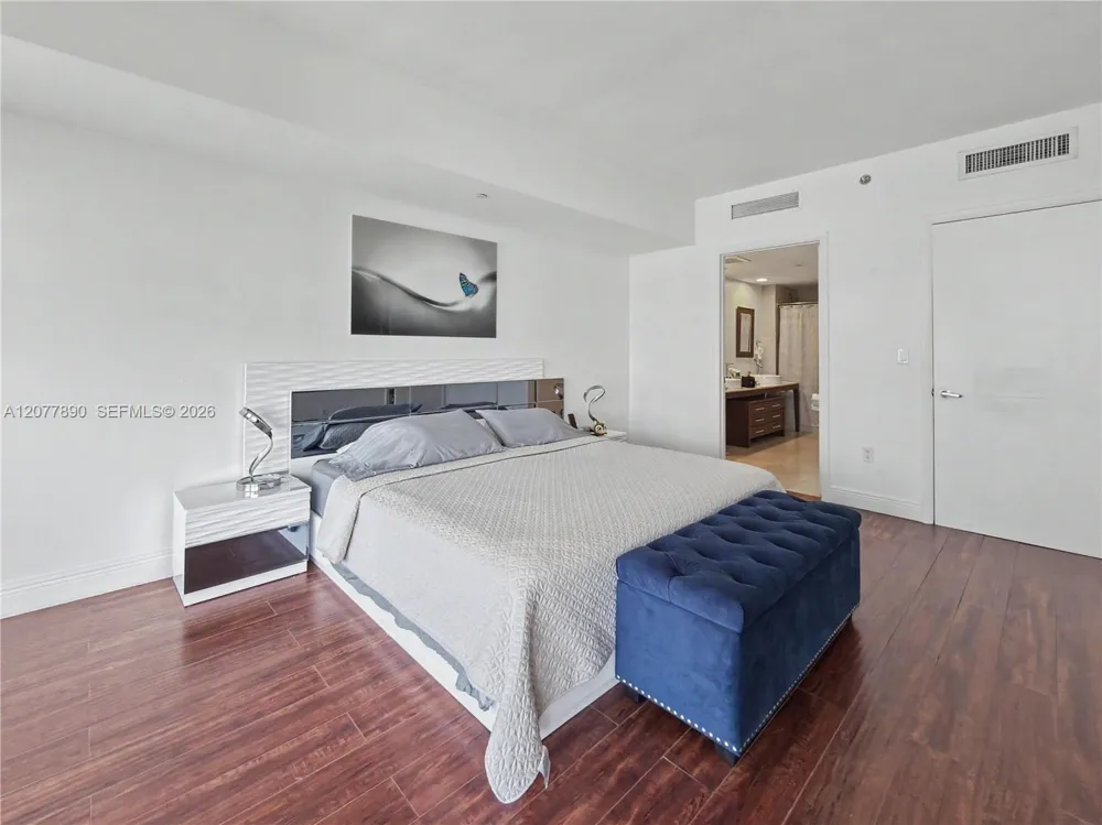 495 Brickell Ave #2707 Miami, FL 33131