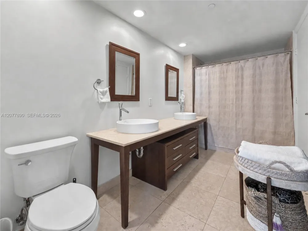 495 Brickell Ave #2707 Miami, FL 33131