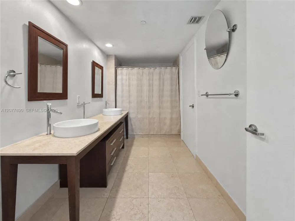 495 Brickell Ave #2707 Miami, FL 33131