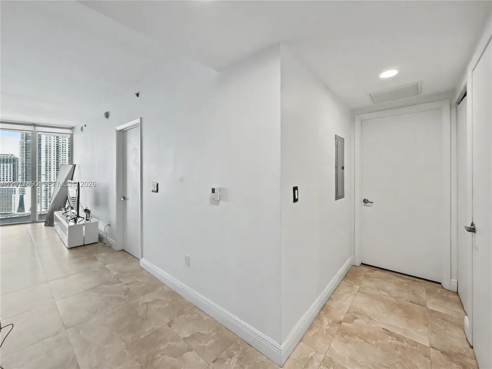 495 Brickell Ave #2707 Miami, FL 33131