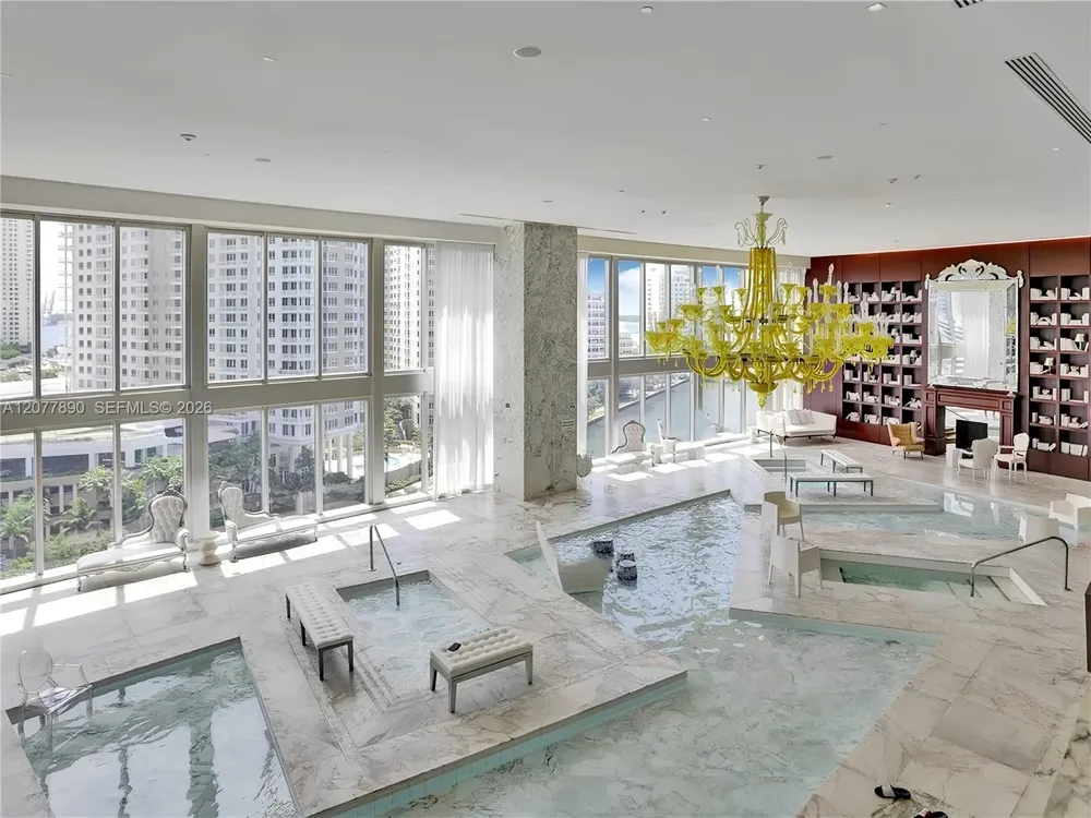 495 Brickell Ave #2707 Miami, FL 33131