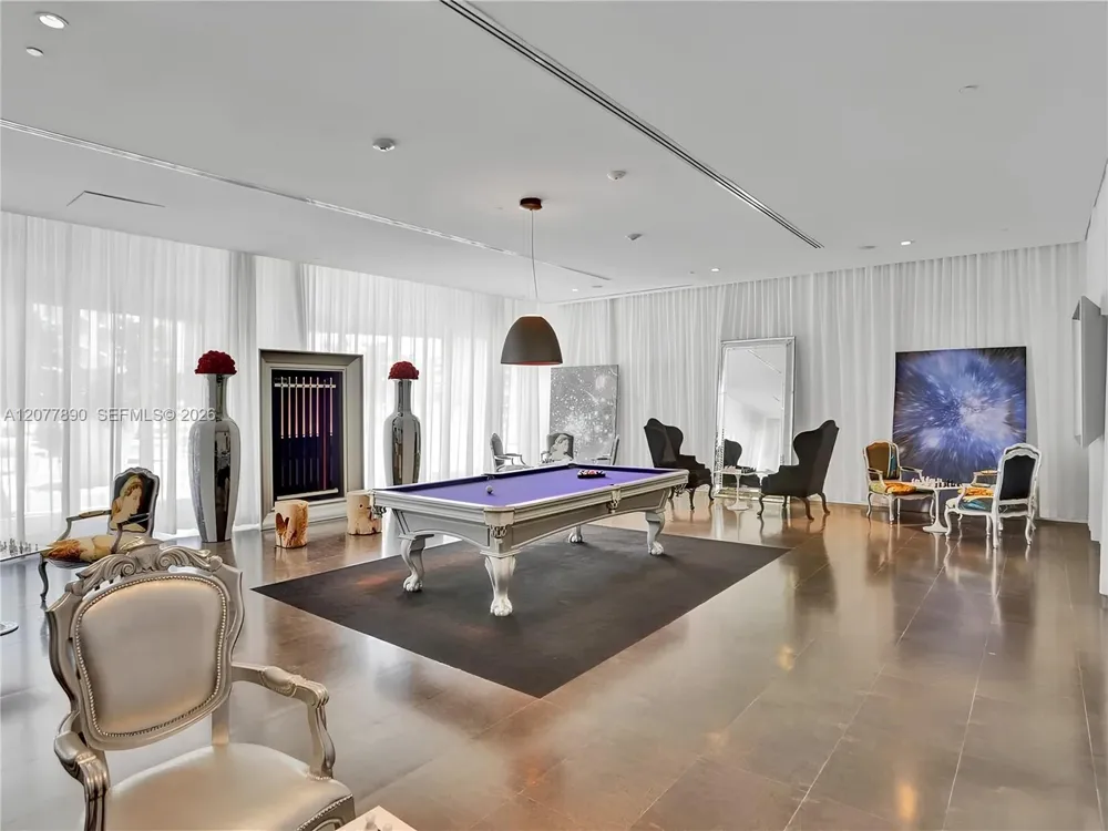 495 Brickell Ave #2707 Miami, FL 33131