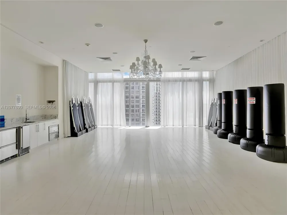495 Brickell Ave #2707 Miami, FL 33131