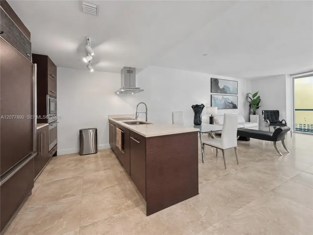 495 Brickell Ave #2707 Miami, FL 33131
