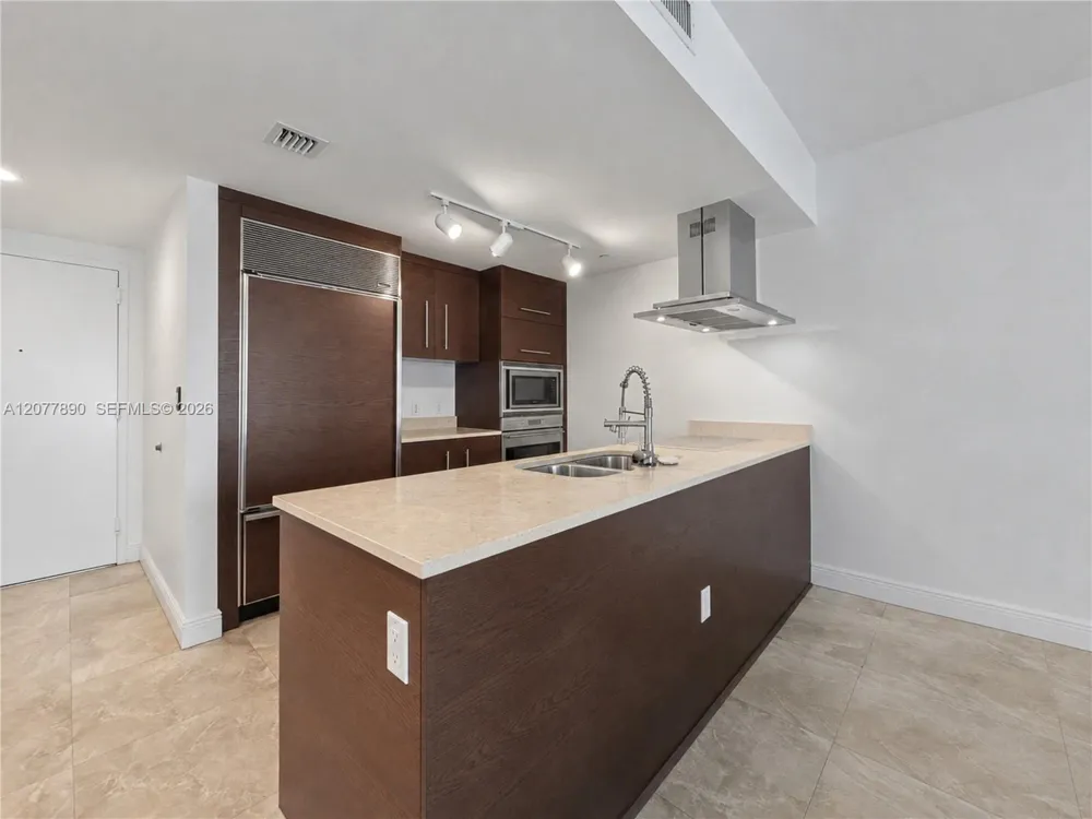 495 Brickell Ave #2707 Miami, FL 33131