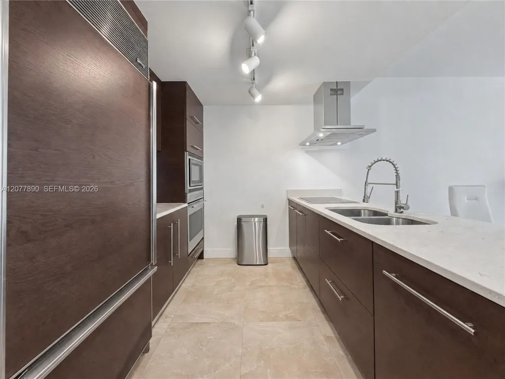 495 Brickell Ave #2707 Miami, FL 33131