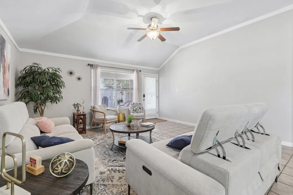 302 Lone Star Boulevard Hutto, TX 78634