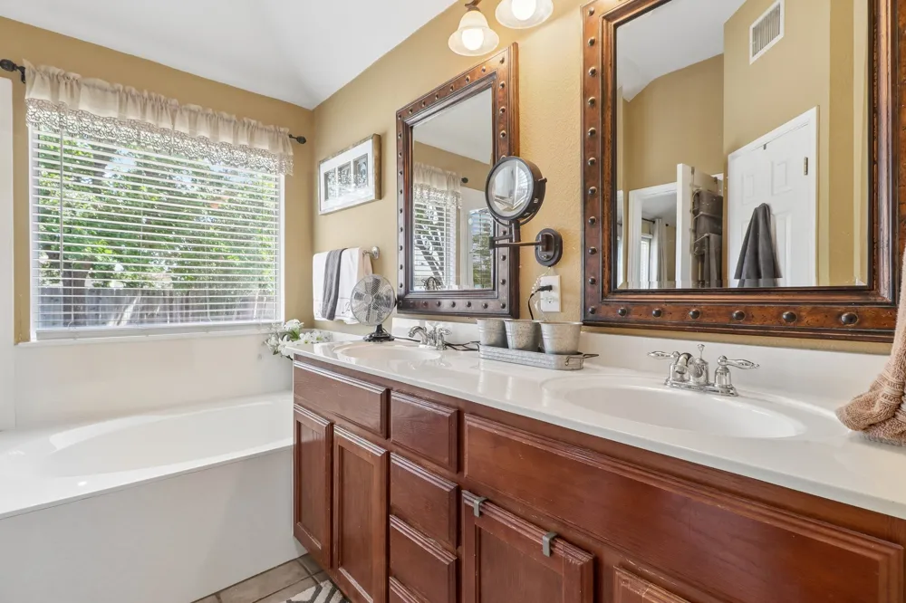 302 Lone Star Boulevard Hutto, TX 78634
