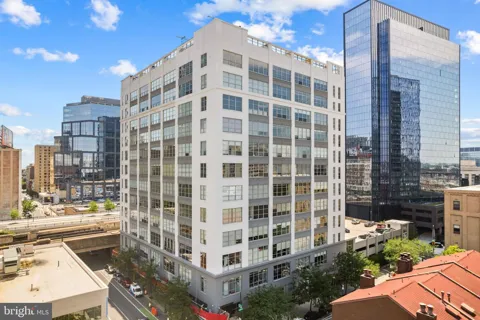 2200 ARCH STREET #505