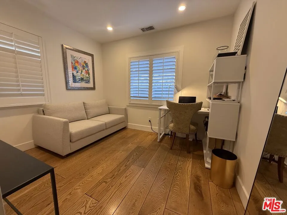 1605 Cabrillo Avenue Venice, CA 90291