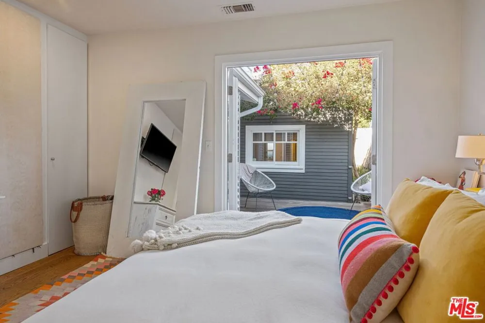 1605 Cabrillo Avenue Venice, CA 90291