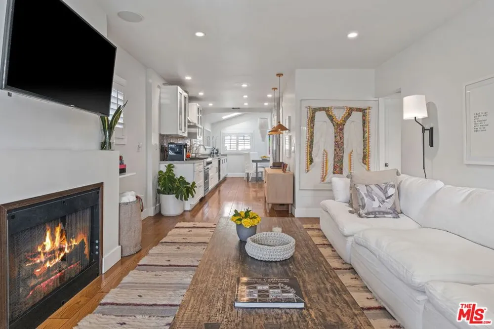 1605 Cabrillo Avenue Venice, CA 90291