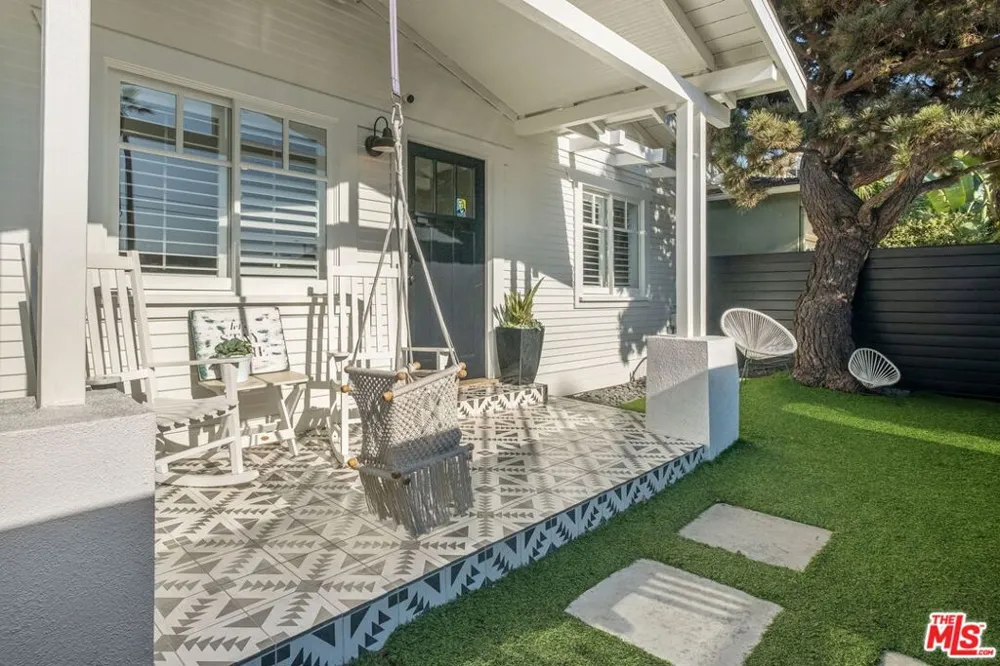1605 Cabrillo Avenue Venice, CA 90291