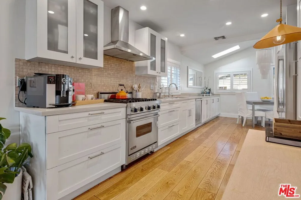 1605 Cabrillo Avenue Venice, CA 90291